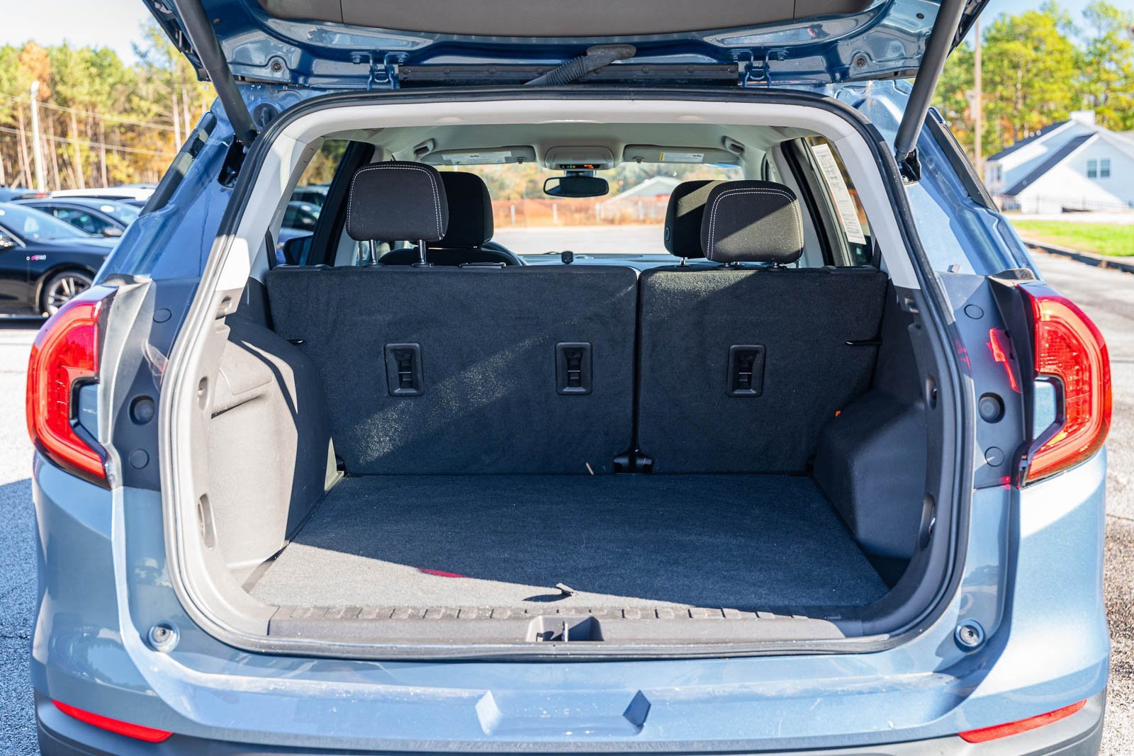 Used 2024 GMC Terrain SLE w/ Driver Convenience Package image 16