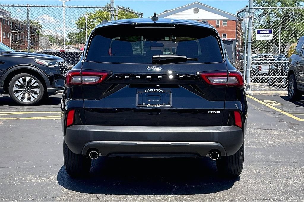 Certified 2025 Ford Escape ST-Line AWD/4WD image 3
