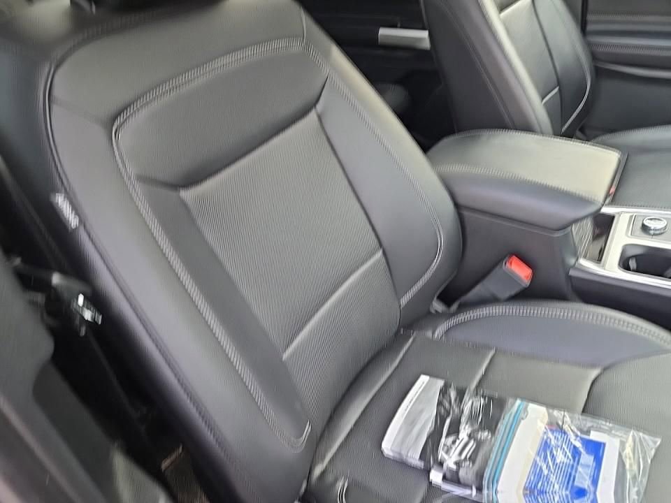 Certified 2022 Ford Explorer Limited w/ Limited Technology Package image 6