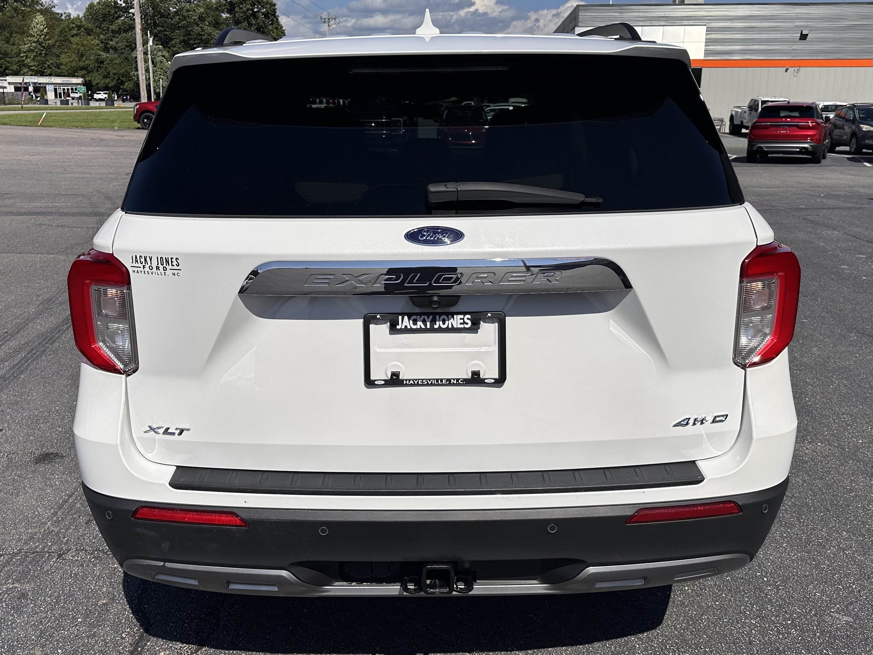 Certified 2023 Ford Explorer XLT w/ Equipment Group 202A AWD/4WD image 7