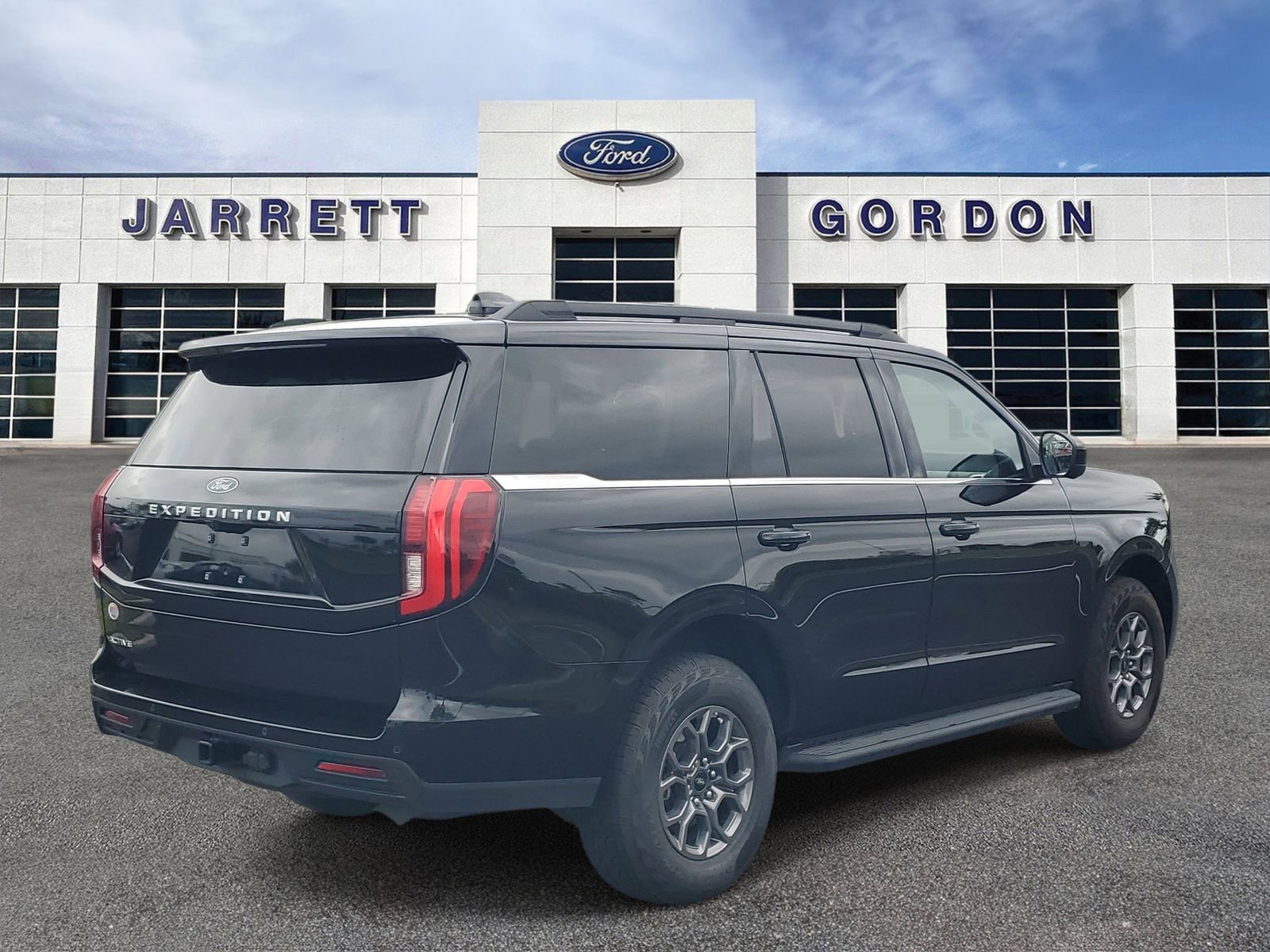 Certified 2025 Ford Expedition Active image 4