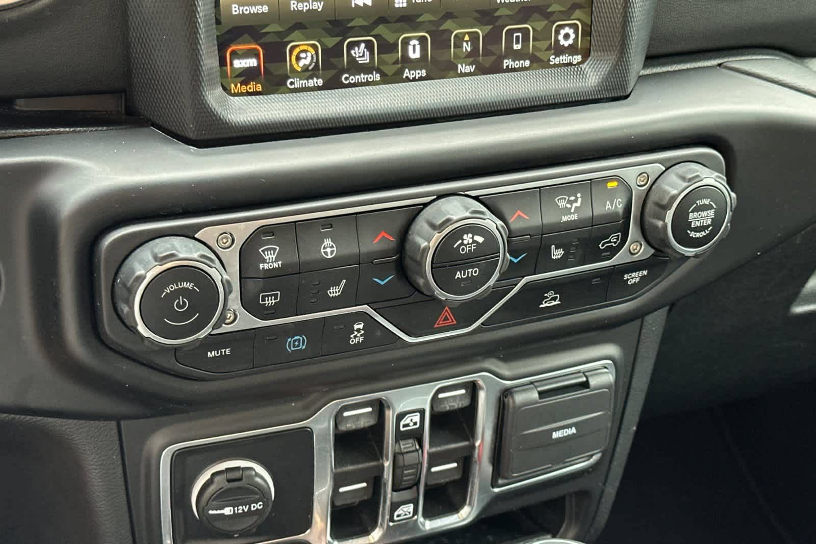 Used 2023 Jeep Wrangler Unlimited Sahara w/ Cold Weather Group AWD/4WD image 22