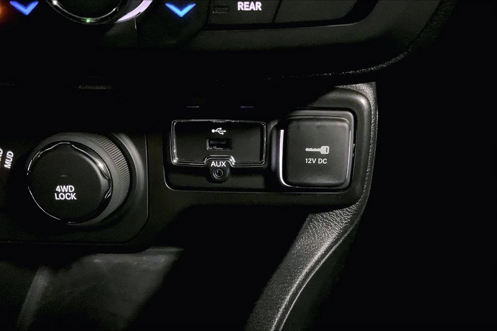 Used 2019 Jeep Renegade Latitude w/ Cold Weather Group AWD/4WD image 30