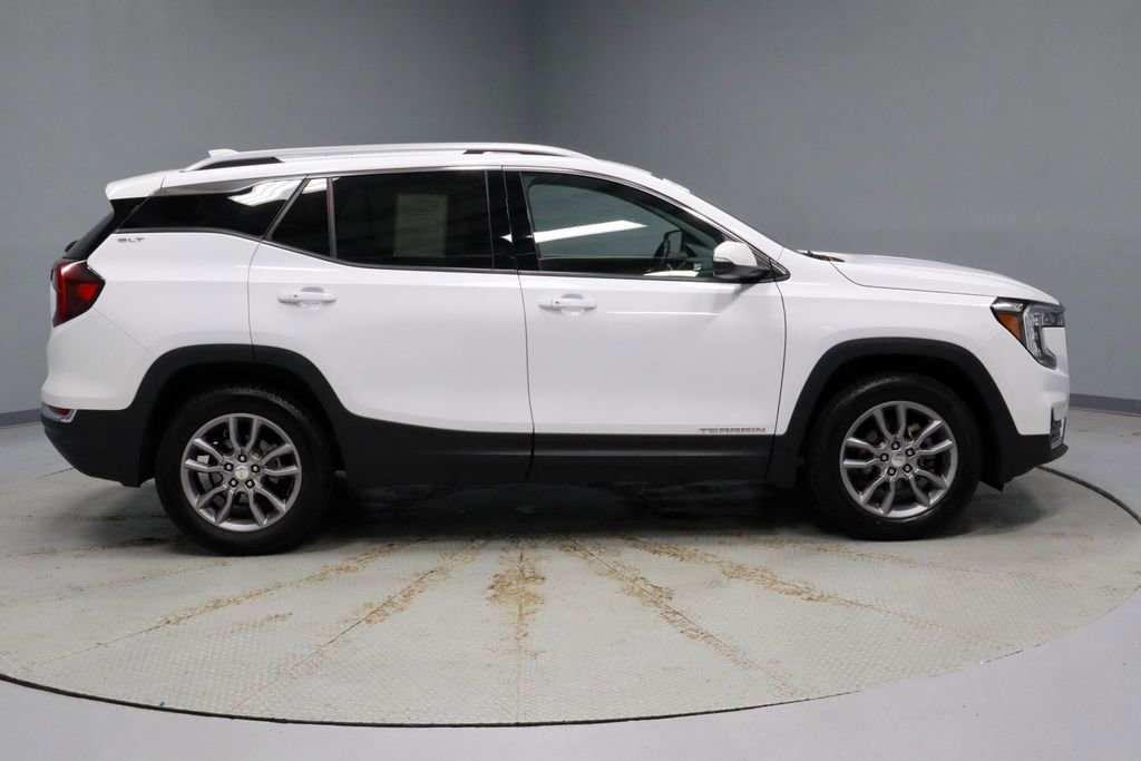 Used 2024 GMC Terrain SLT AWD/4WD image 12