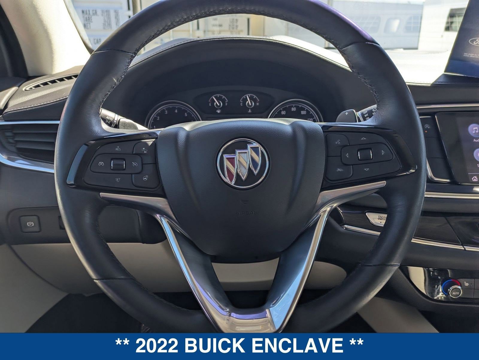 Used 2022 Buick Enclave Essence image 28