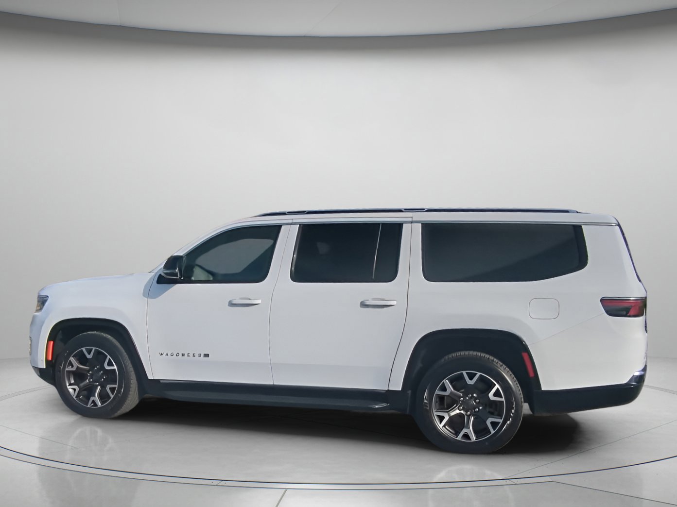 Used 2023 Jeep Wagoneer L Series III w/ Preferred Equipment Group image 13