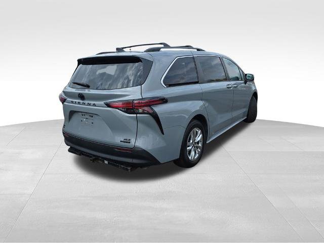 Used 2022 Toyota Sienna XLE Woodland Edition AWD/4WD image 9