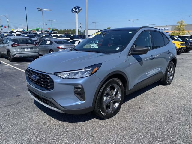 Certified 2025 Ford Escape ST-Line w/ Tech Pack #1 FWD image 3