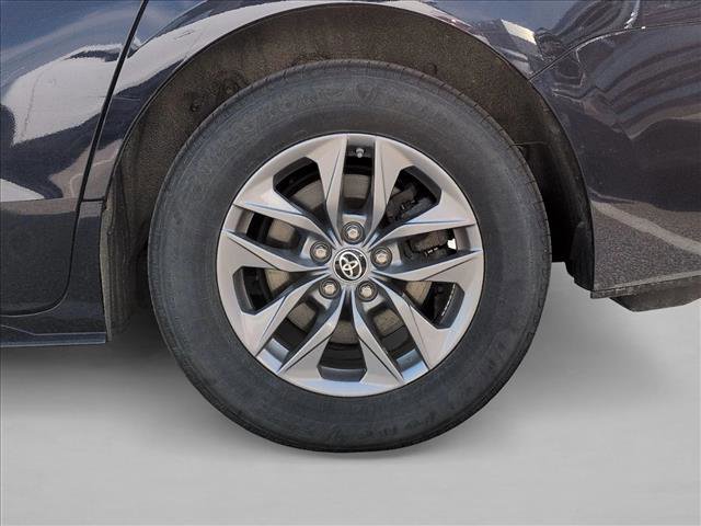 Used 2022 Toyota Sienna XLE image 11