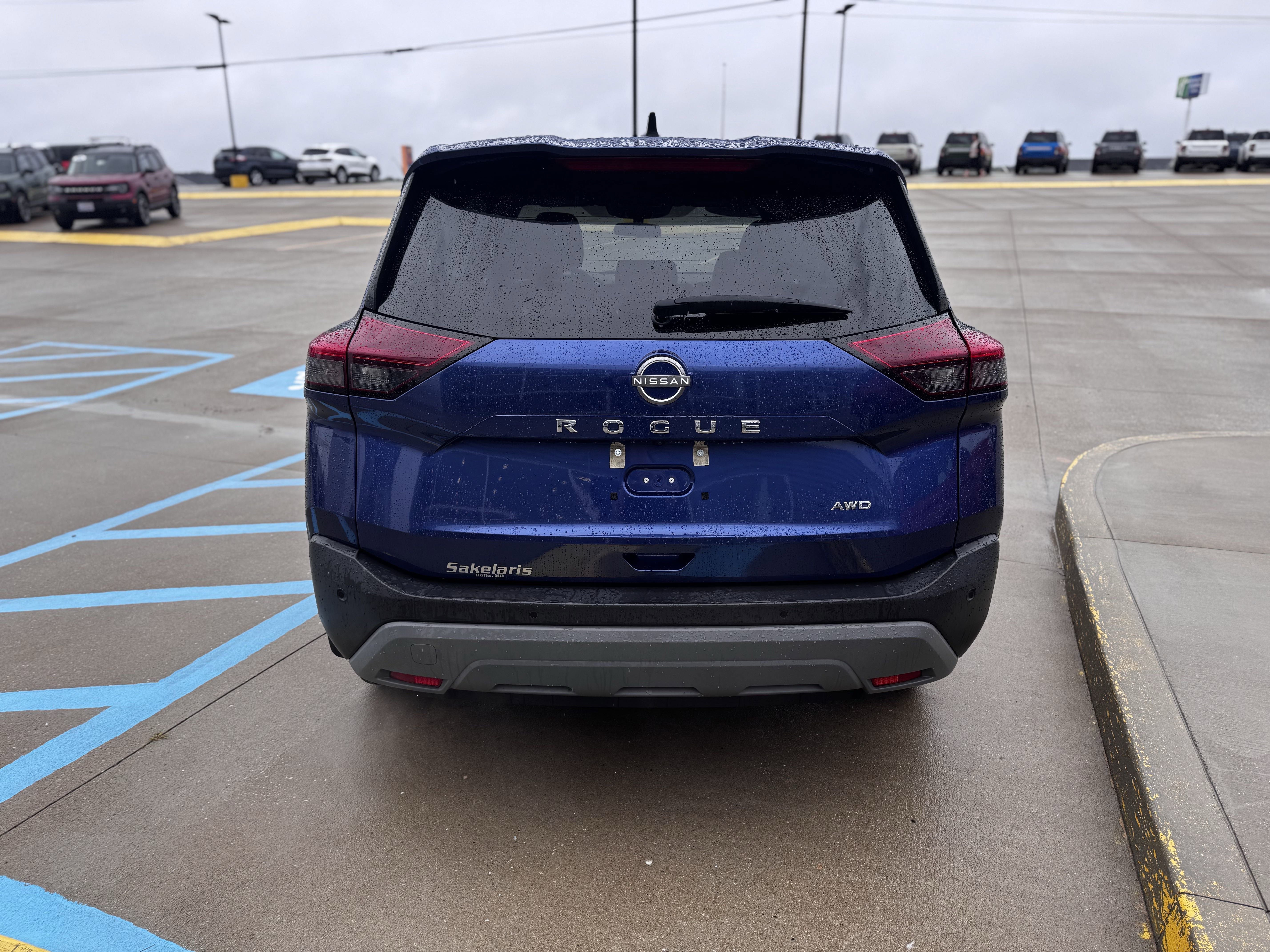 Used 2023 Nissan Rogue S image 4