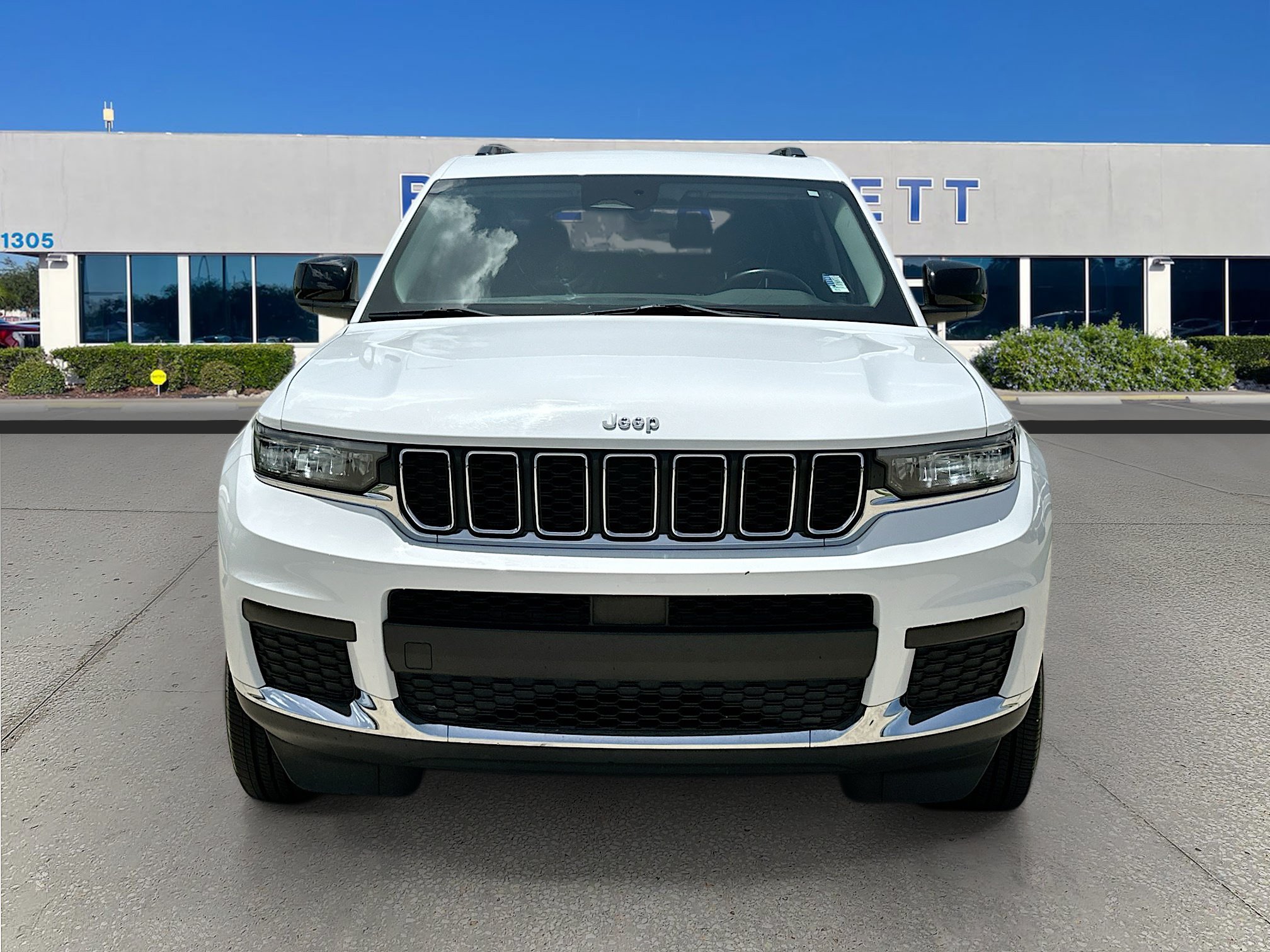 Used 2022 Jeep Grand Cherokee L Laredo w/ Luxury Tech Group I AWD/4WD image 2