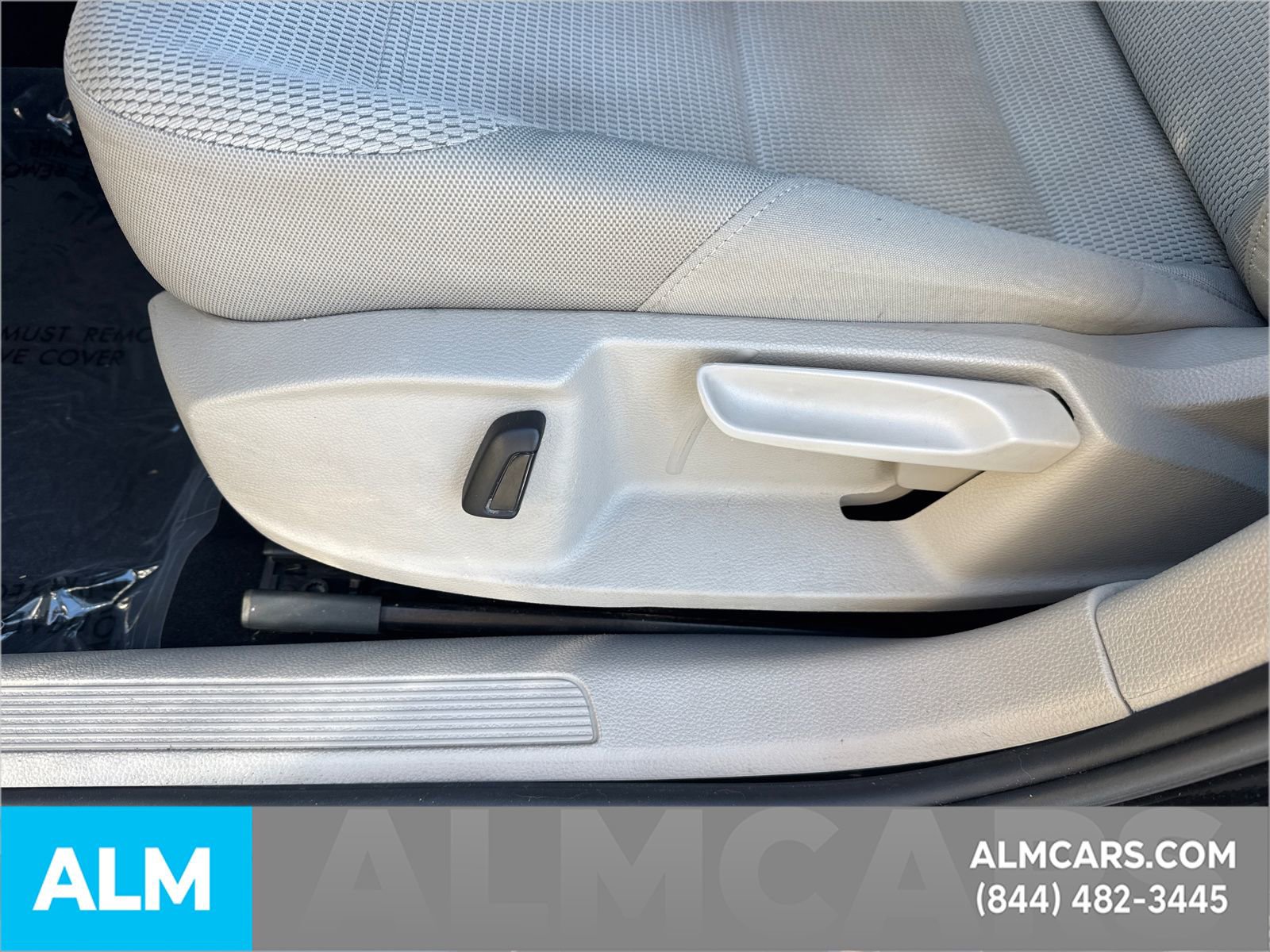 Used 2017 Volkswagen Golf SE image 12