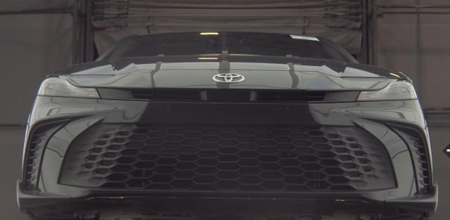 Used 2025 Toyota Camry SE FWD image 3