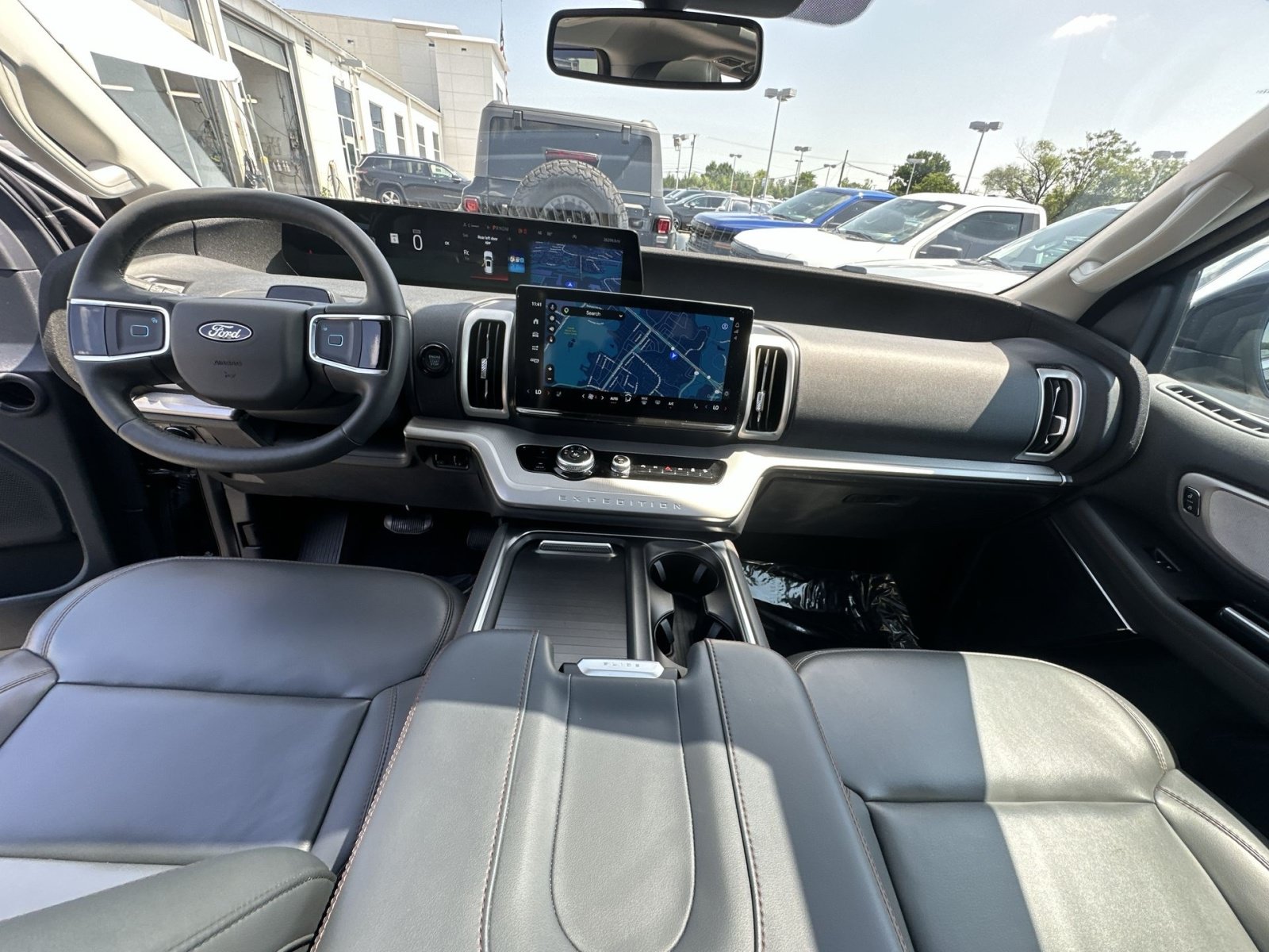 Certified 2025 Ford Expedition Active AWD/4WD image 31