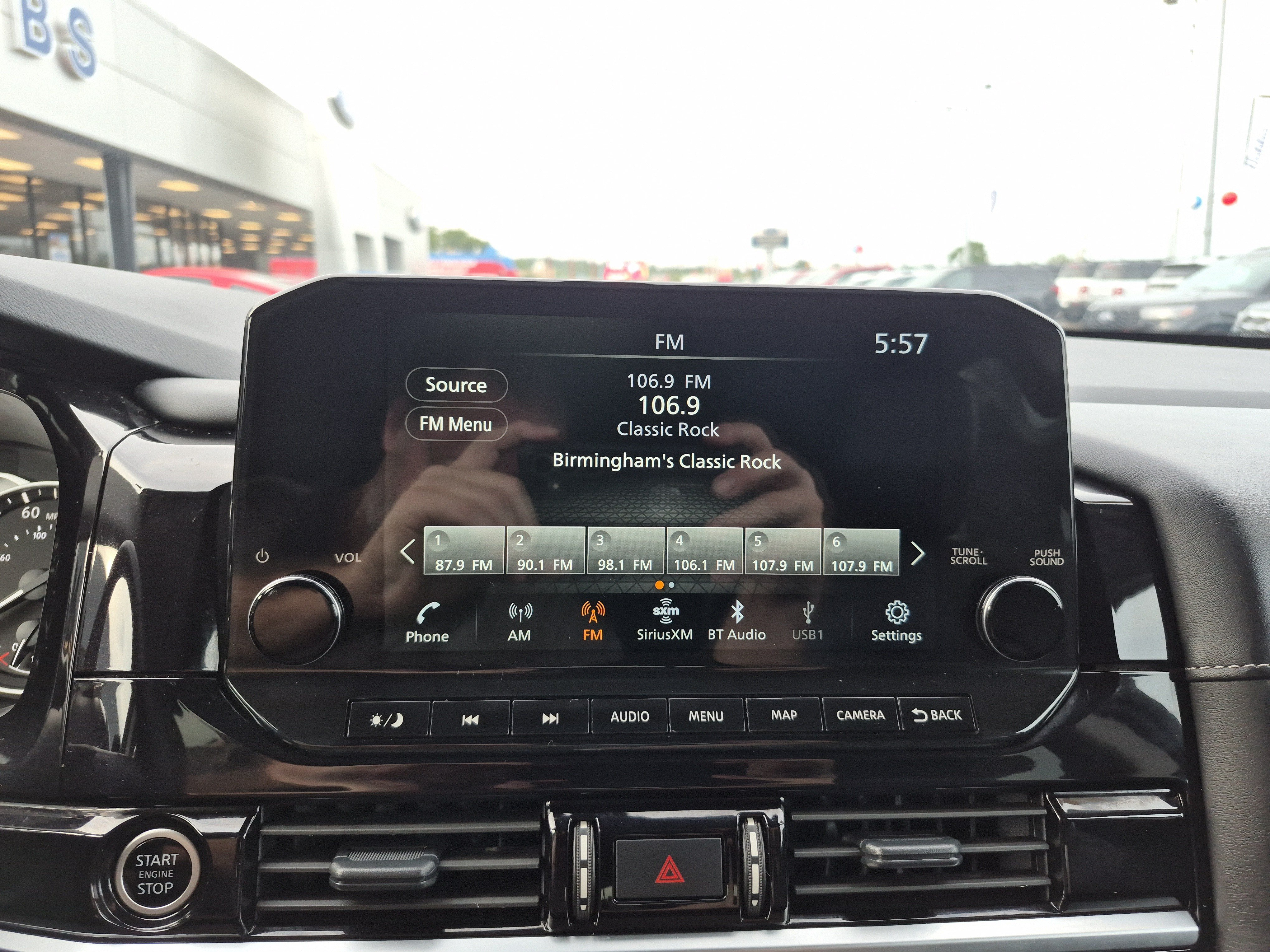 Used 2024 Nissan Pathfinder SL AWD/4WD image 32