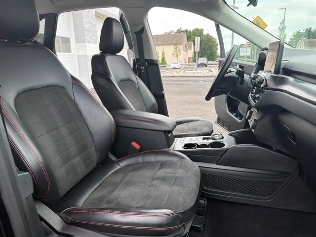 Certified 2022 Ford Escape SEL w/ SEL Stealth AWD Package image 16