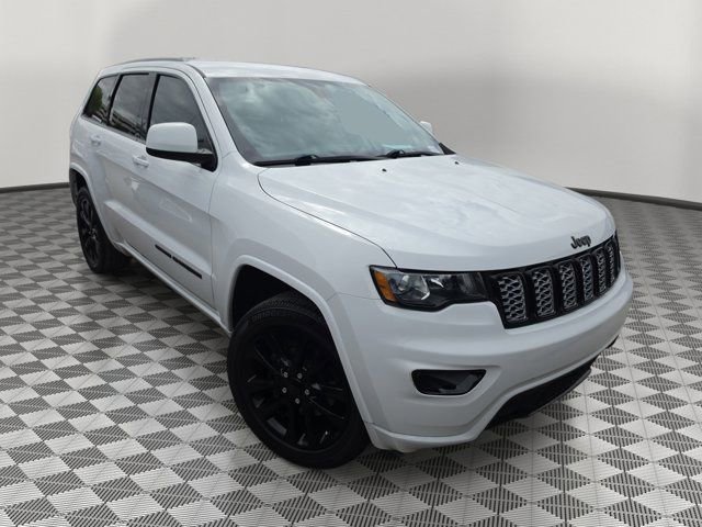 Used 2020 Jeep Grand Cherokee Altitude image 2