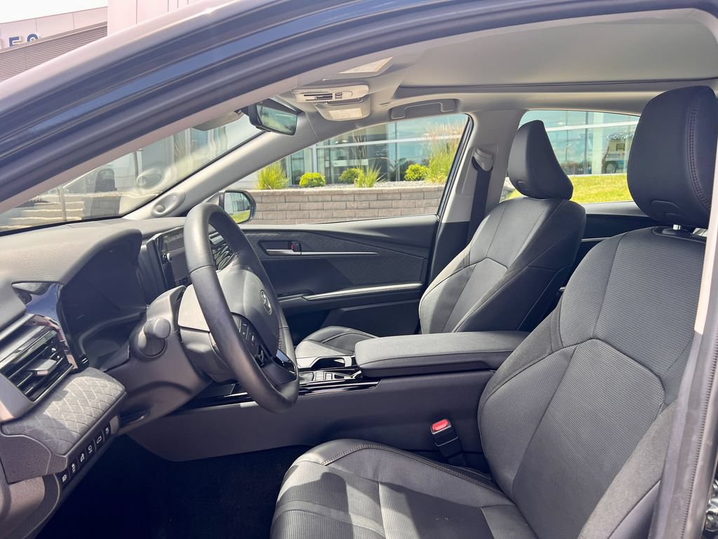 Used 2025 Toyota Camry XLE w/ Premium Plus Package AWD/4WD image 10