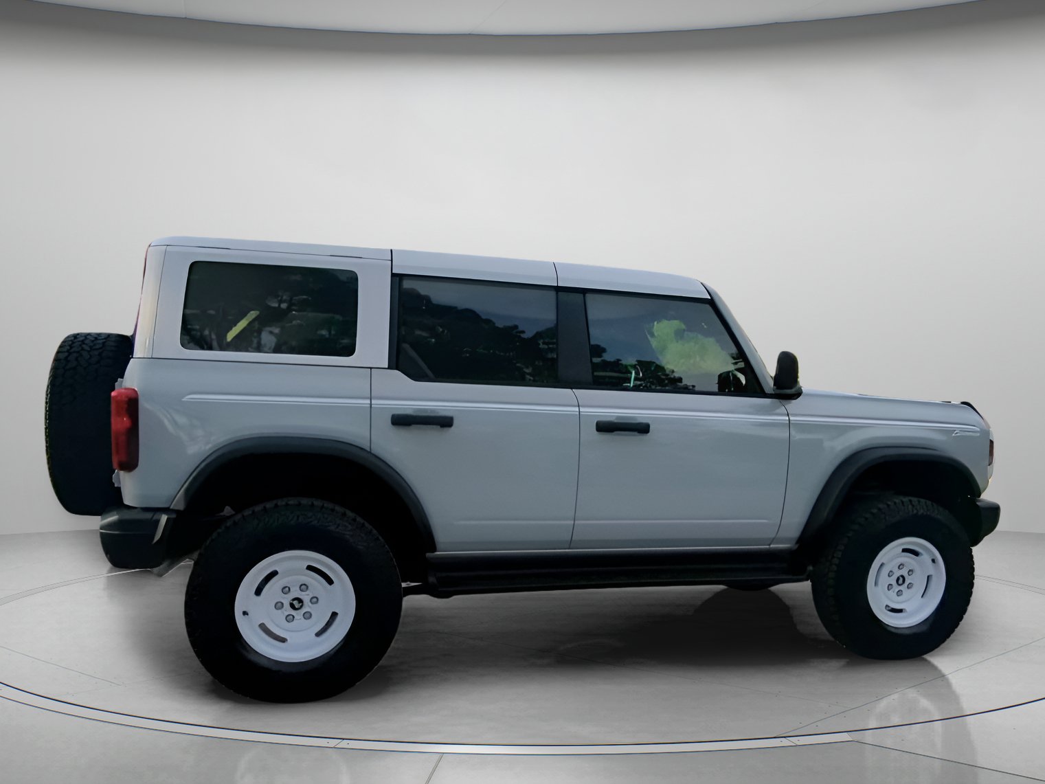 Certified 2026 Ford Bronco Heritage Edition AWD/4WD image 32