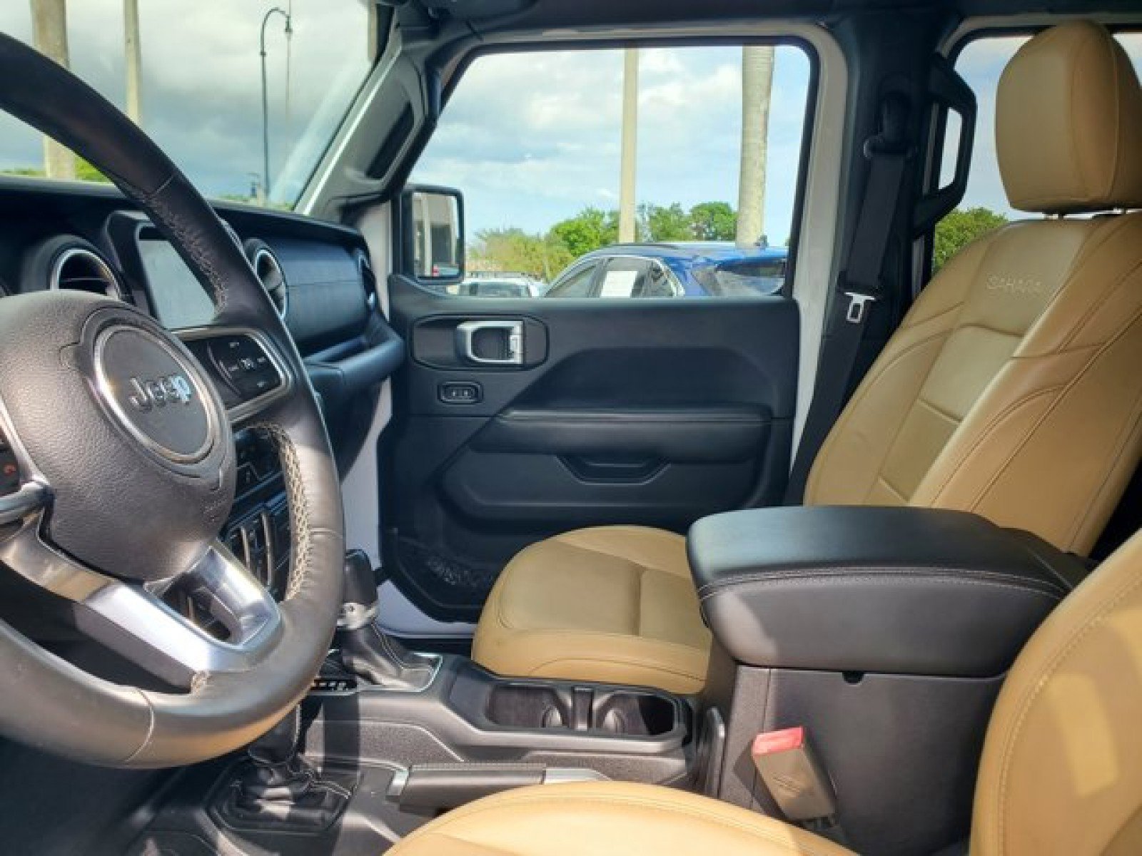 Used 2018 Jeep Wrangler Unlimited Sahara image 10