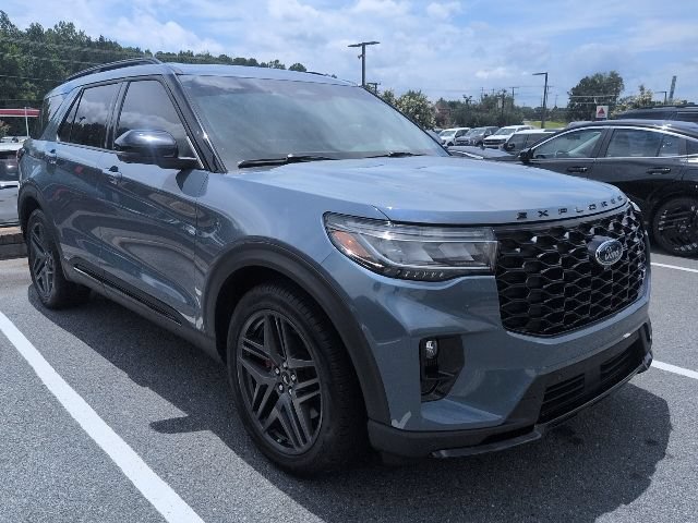 Certified 2025 Ford Explorer ST AWD/4WD image 4
