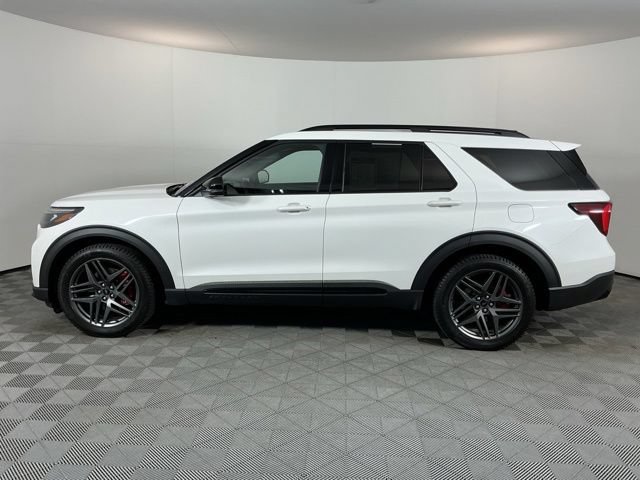 Certified 2025 Ford Explorer ST AWD/4WD image 8