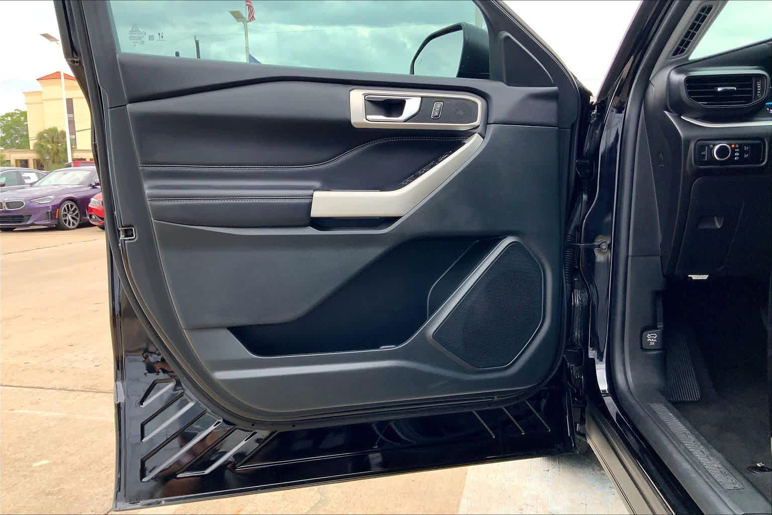 Certified 2024 Ford Explorer XLT RWD image 22