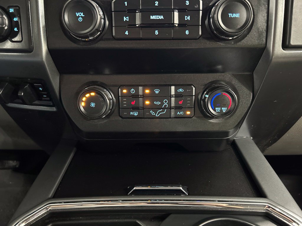 Certified 2021 Ford F250 XLT w/ XLT Premium Package AWD/4WD image 21