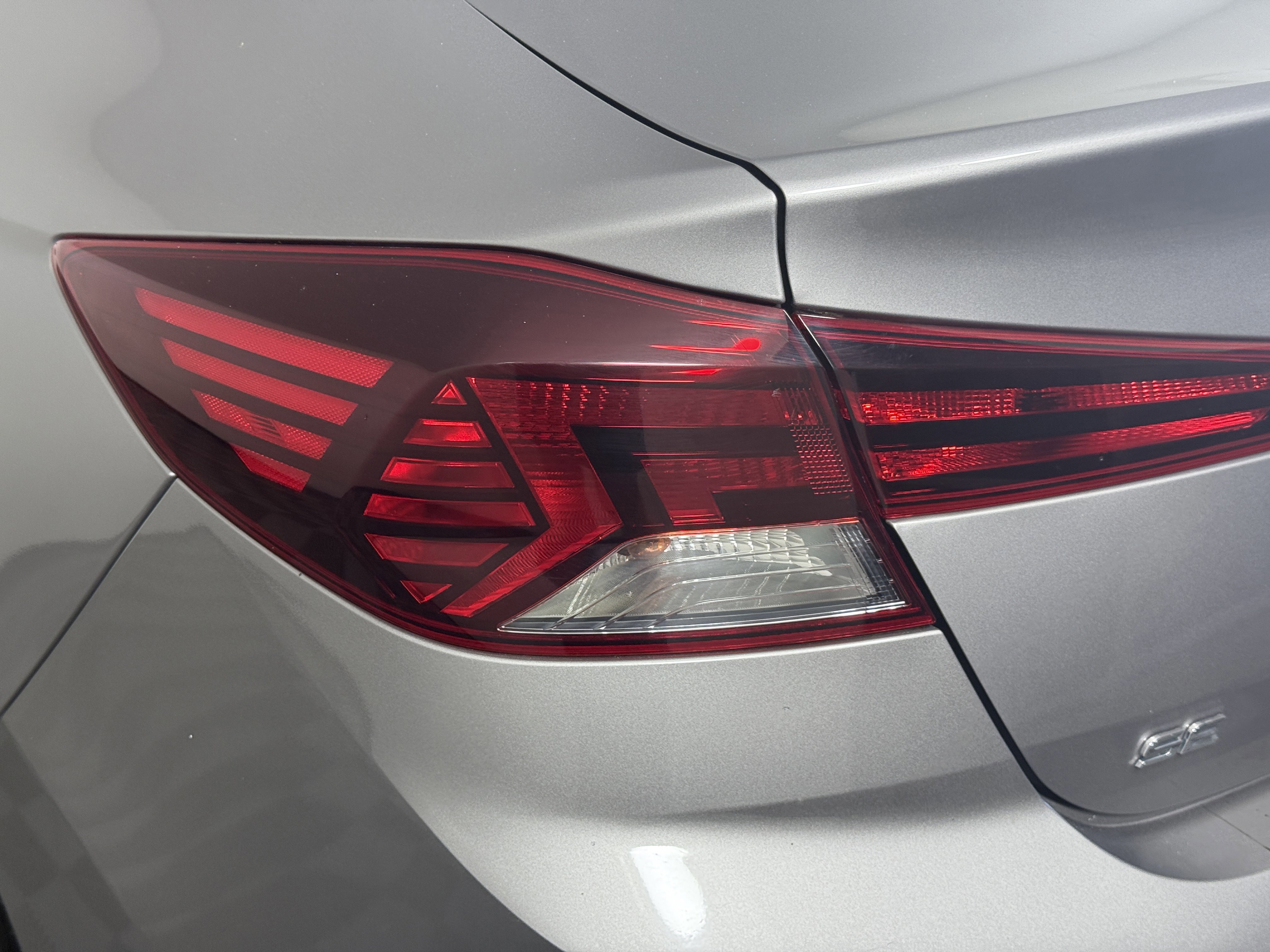 Used 2020 Hyundai Elantra SE w/ Cargo Package (C1) FWD image 8