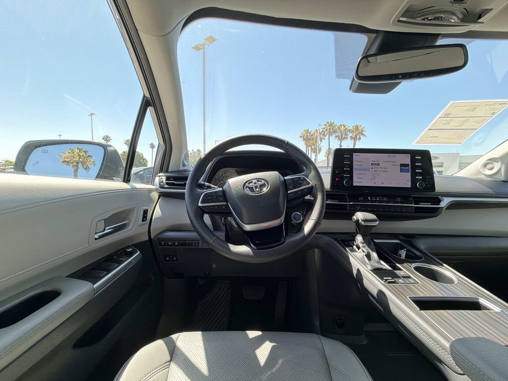 Used 2022 Toyota Sienna Limited AWD/4WD image 17