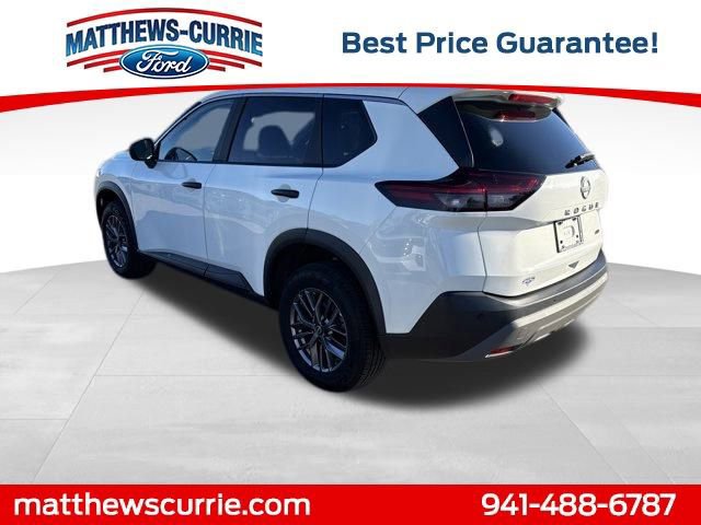 Used 2023 Nissan Rogue S image 2