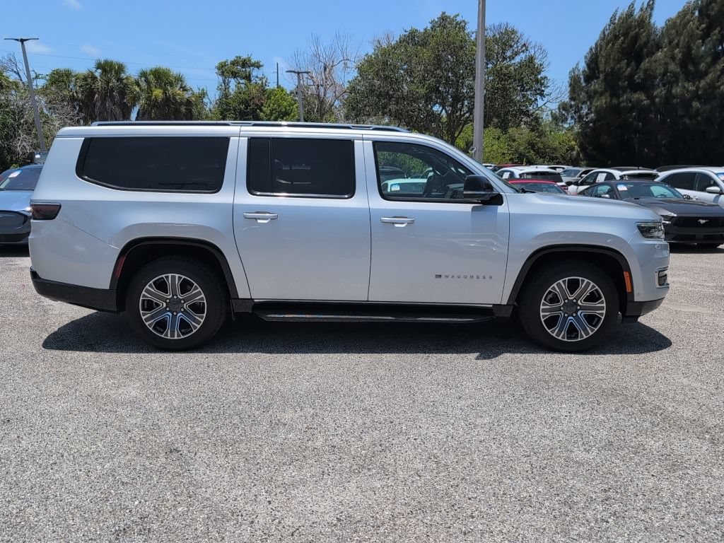 Used 2024 Jeep Wagoneer L Series II RWD image 2