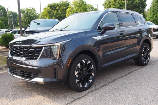 Used 2025 Kia Sorento EX w/ Panoramic Sunroof Package AWD/4WD image 3