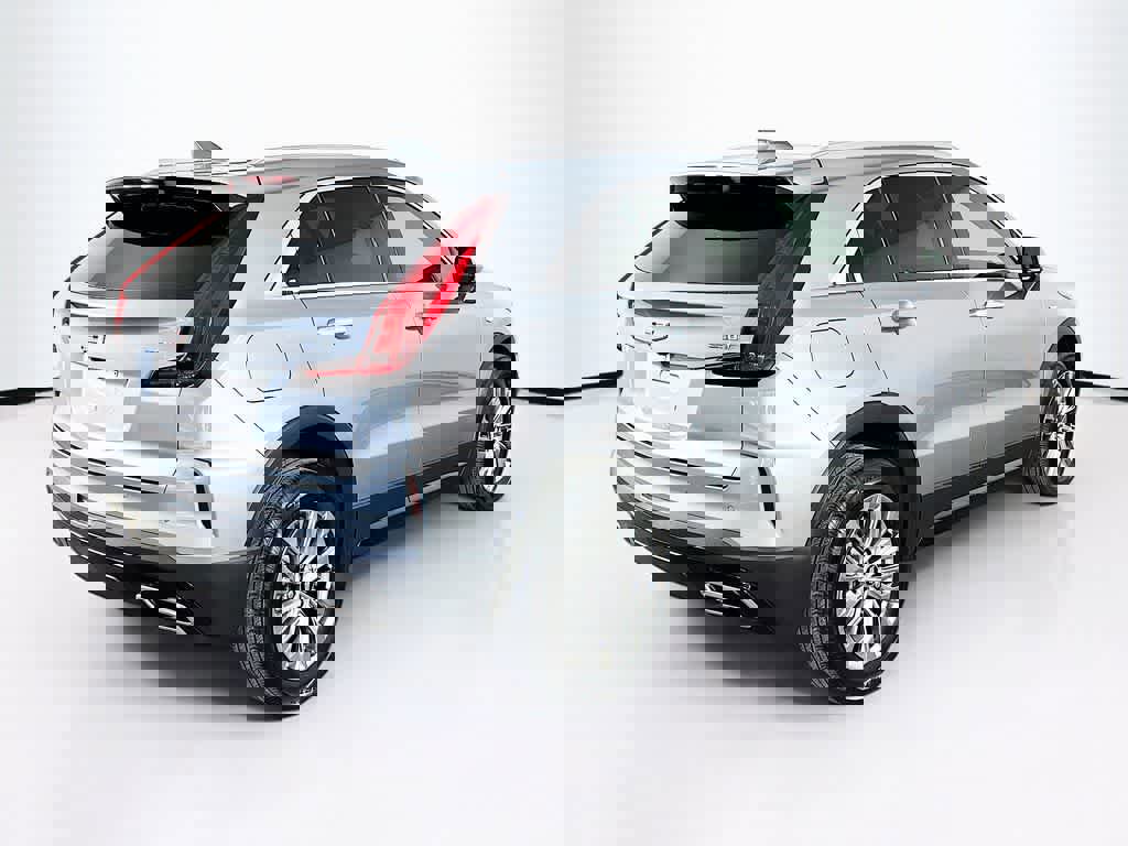 Used 2025 Cadillac XT4 Premium Luxury image 5