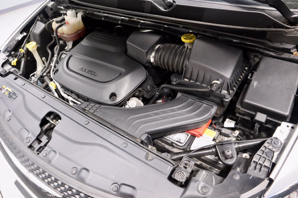 Used 2023 Chrysler Voyager LX FWD image 17