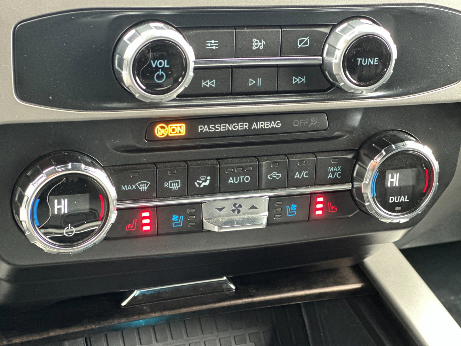 Certified 2022 Ford F350 Lariat w/ Lariat Ultimate Package image 21