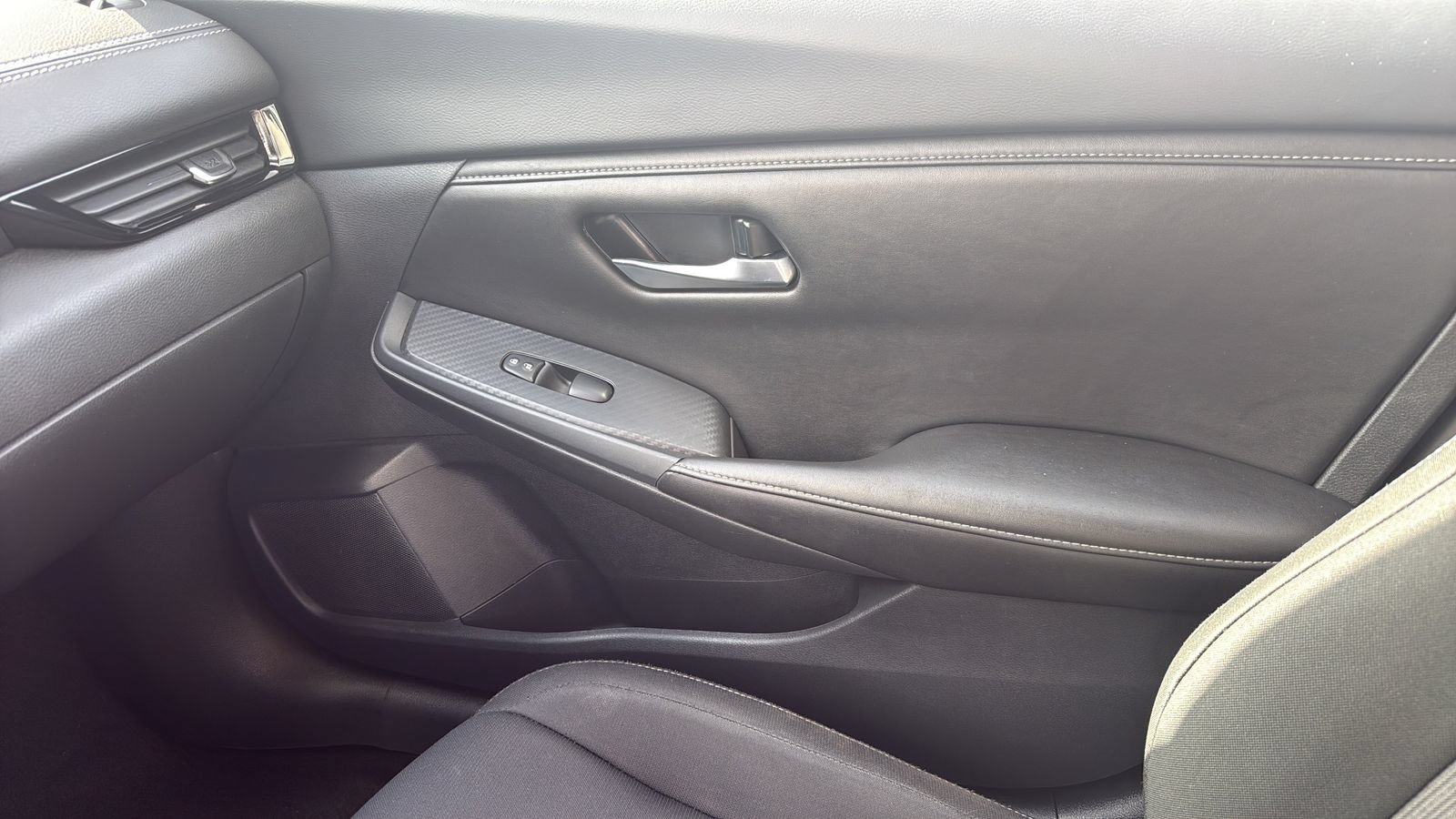 Used 2025 Nissan Sentra SV FWD image 22