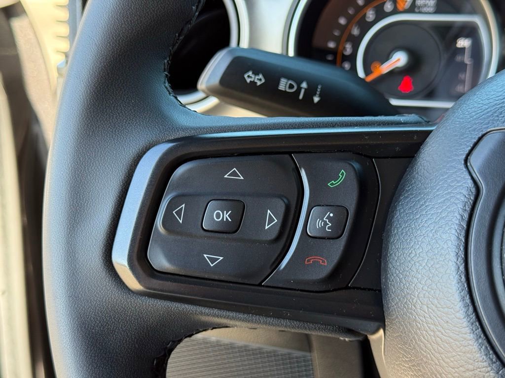 Used 2023 Jeep Gladiator Sport image 15