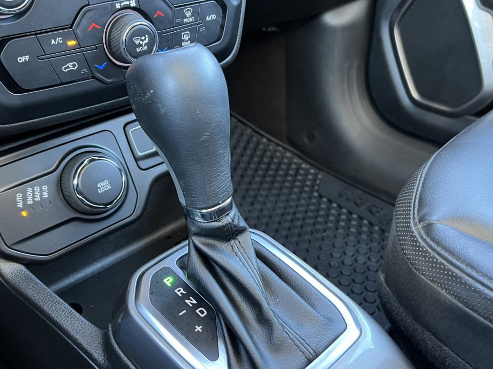 Used 2022 Jeep Renegade Limited w/ Sun, Sound & Wheels Group image 31