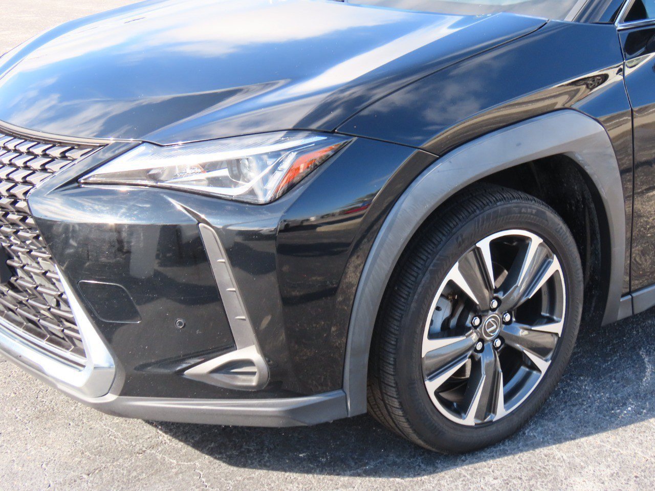 Used 2019 Lexus UX 200 image 10