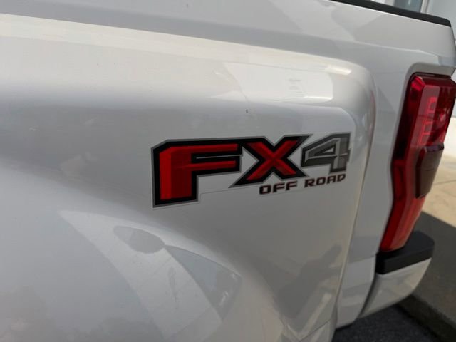 Certified 2018 Ford F350 Platinum w/ Platinum Ultimate Package AWD/4WD image 11