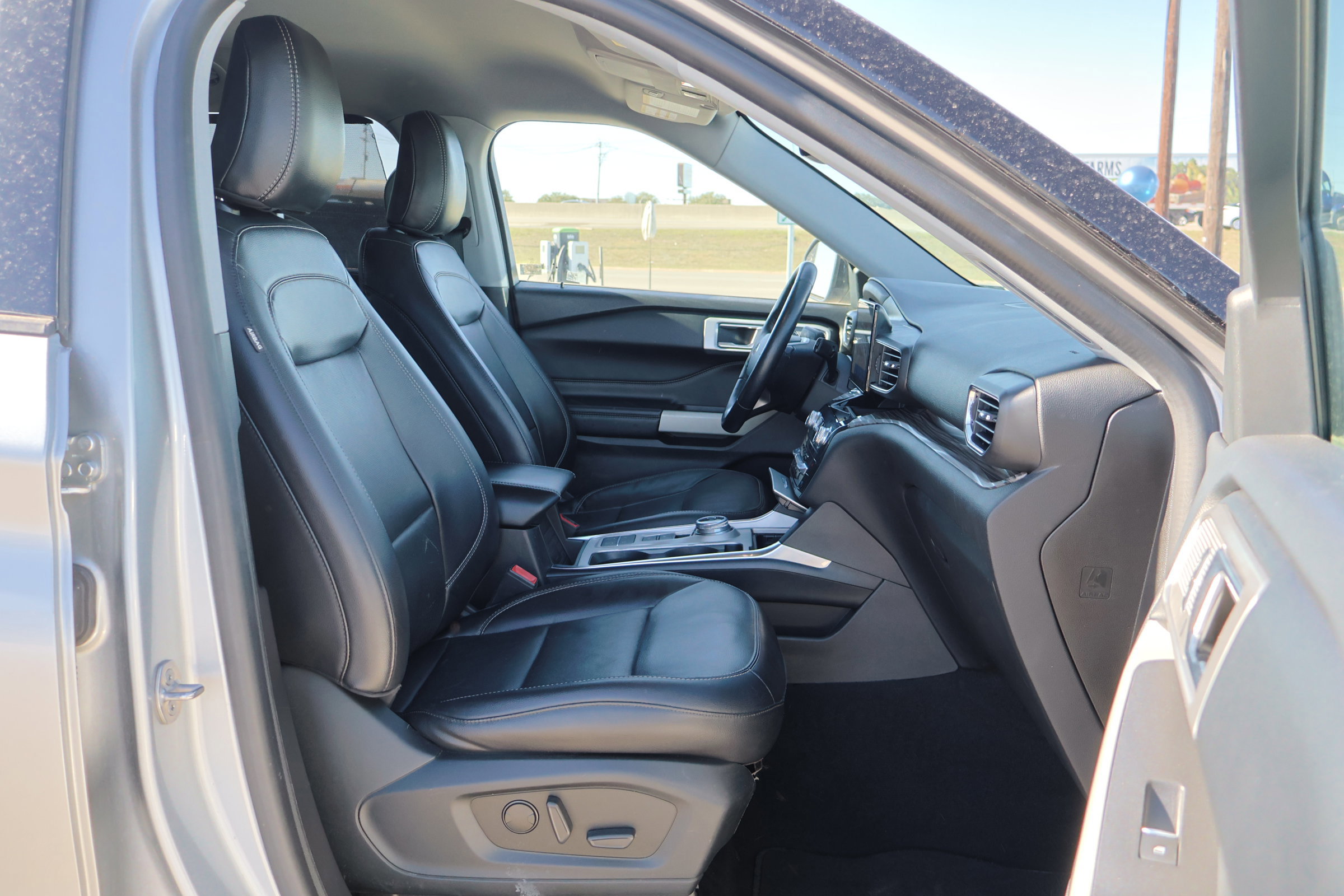 Certified 2022 Ford Explorer Limited w/ Equipment Group 301A image 44