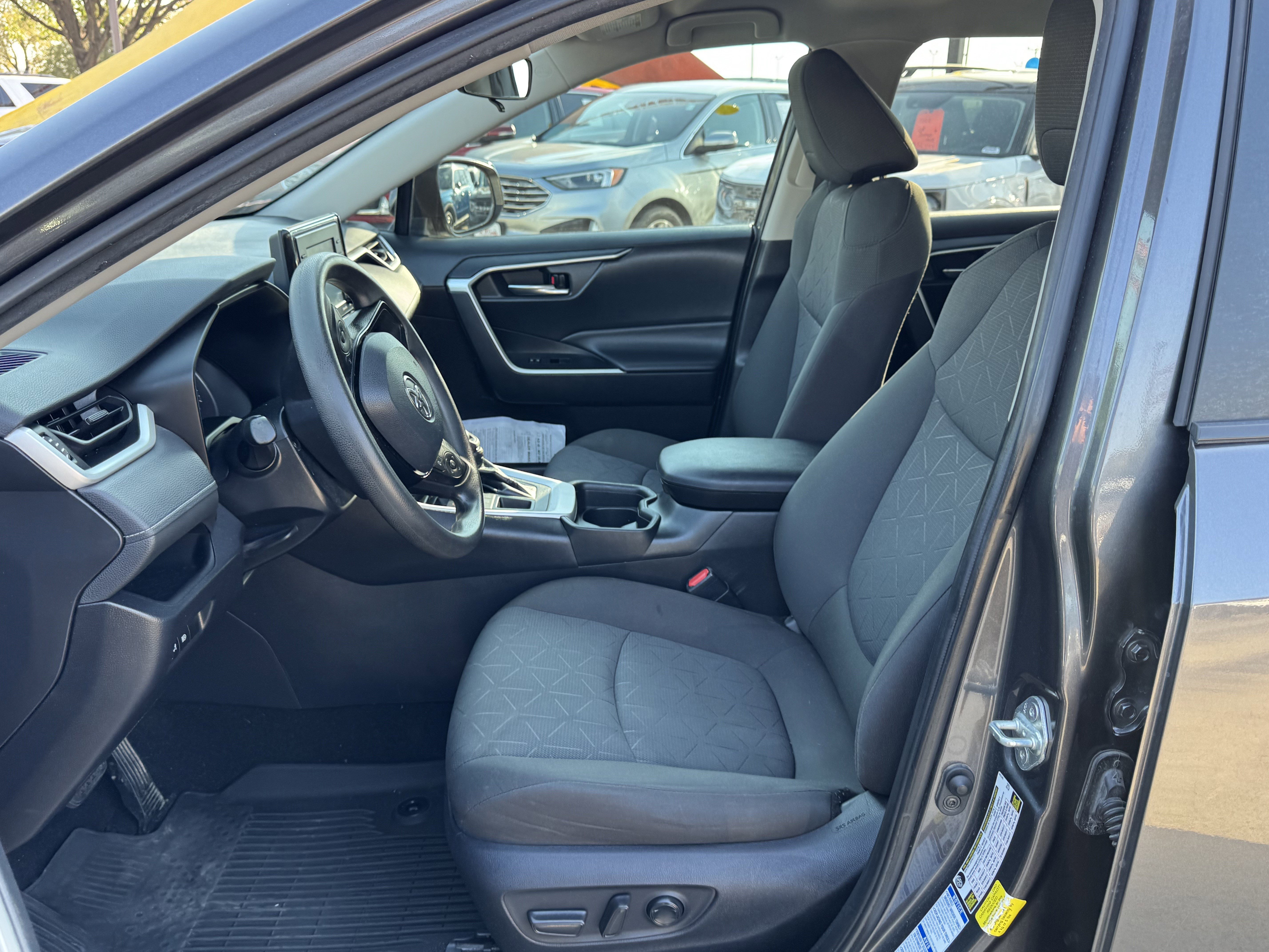 Used 2021 Toyota RAV4 XLE w/ Carpet Mat Package (TMS) image 16