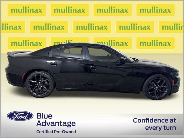 Used 2020 Dodge Charger SXT w/ Blacktop Package image 2