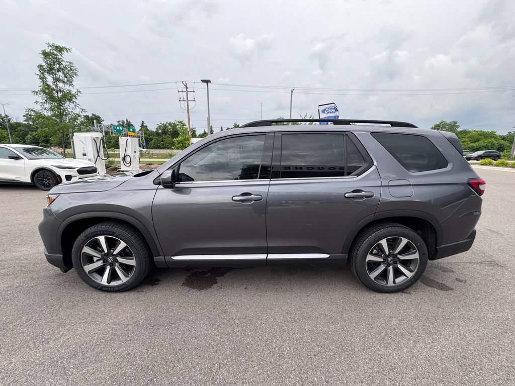 Used 2023 Honda Pilot Touring image 5