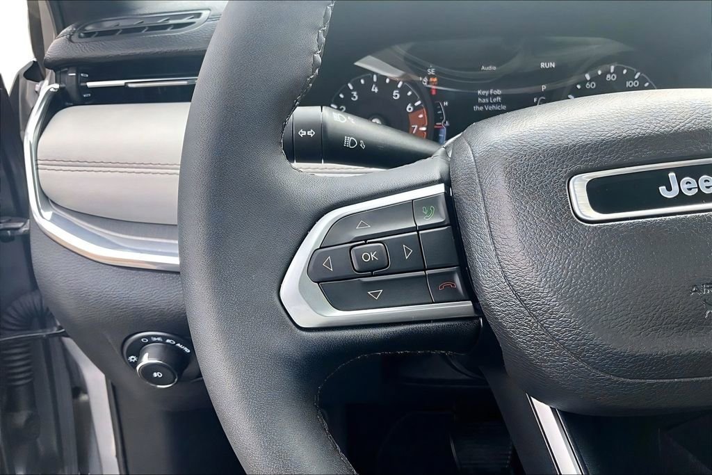 Used 2023 Jeep Compass Limited AWD/4WD image 16