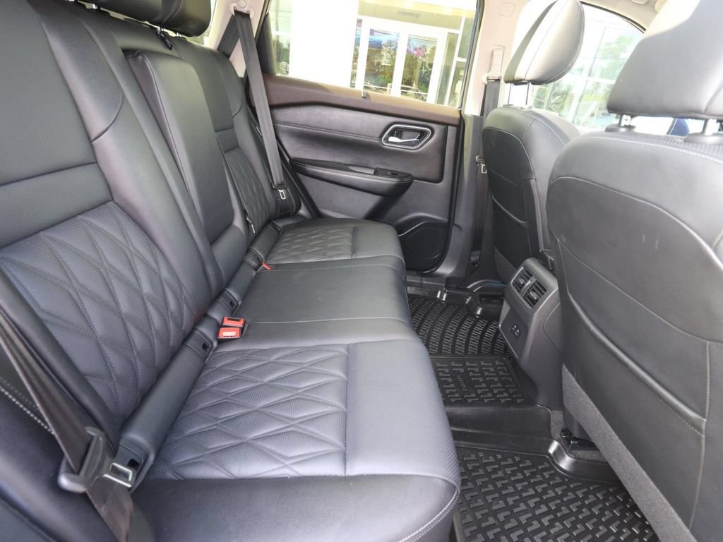 Used 2023 Nissan Rogue Platinum AWD/4WD image 22