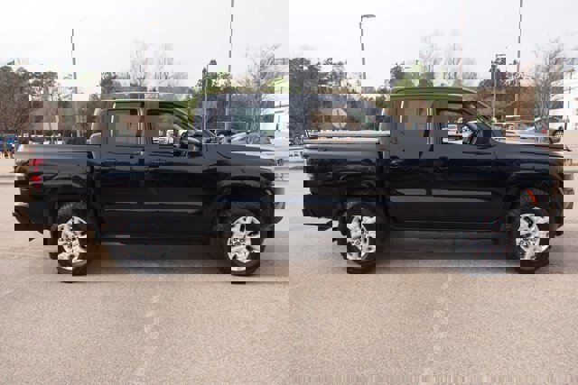 Used 2022 Nissan Frontier SV w/ Technology Package image 6