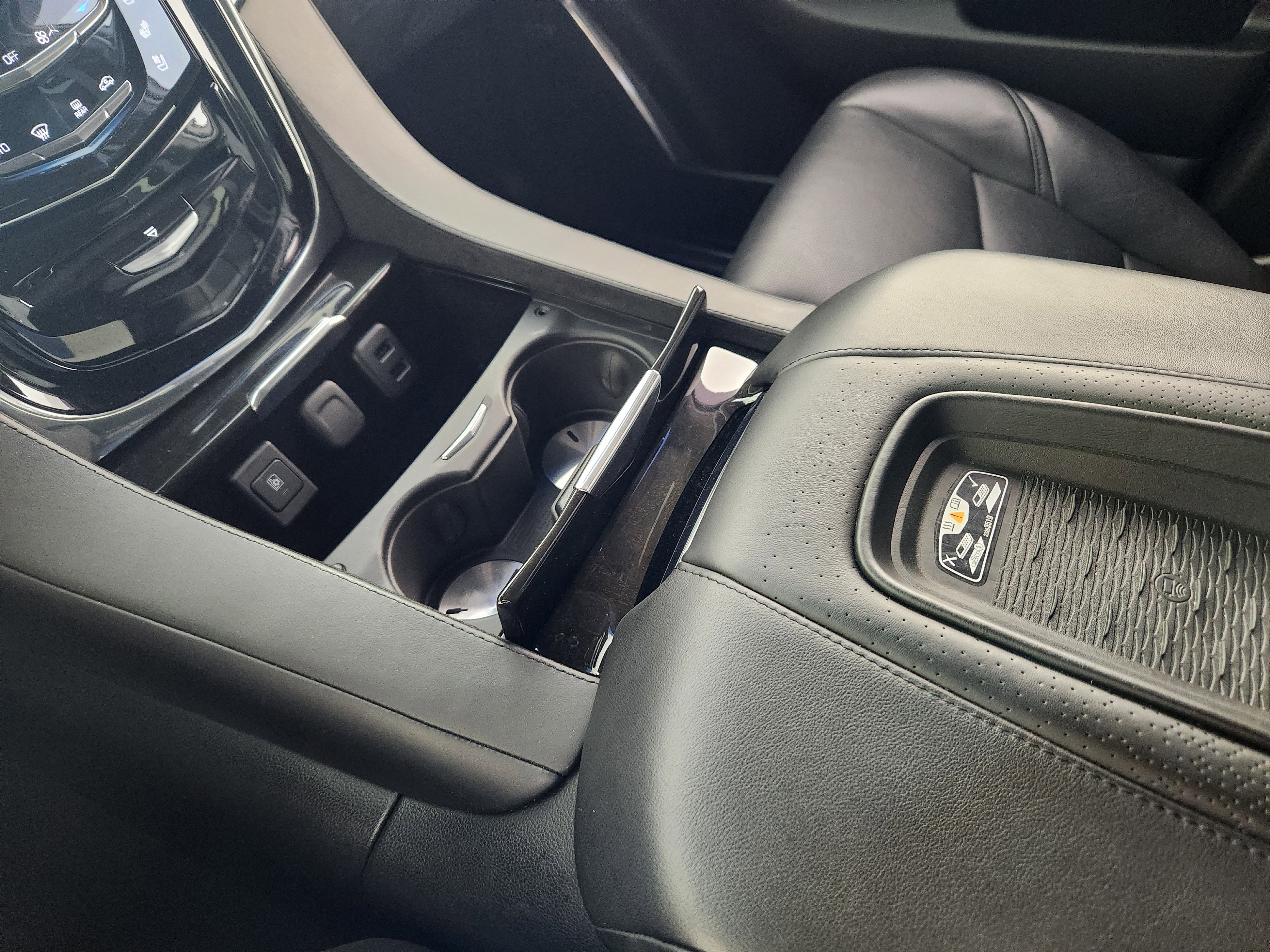 Used 2017 Cadillac Escalade Platinum image 25