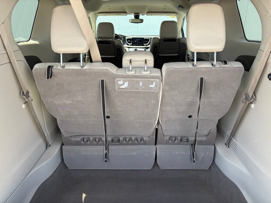 Used 2020 Chrysler Pacifica Touring-L Plus FWD image 18
